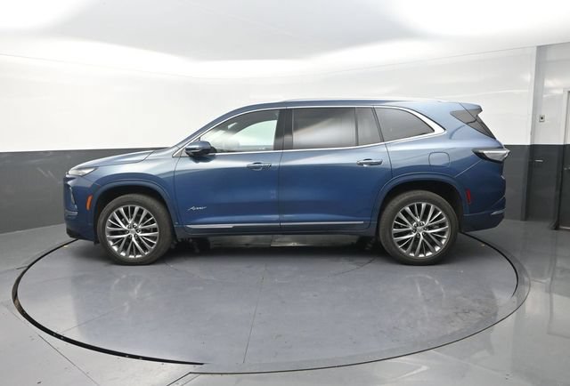 Used 2025 Buick Enclave Avenir AWD/4WD image 4
