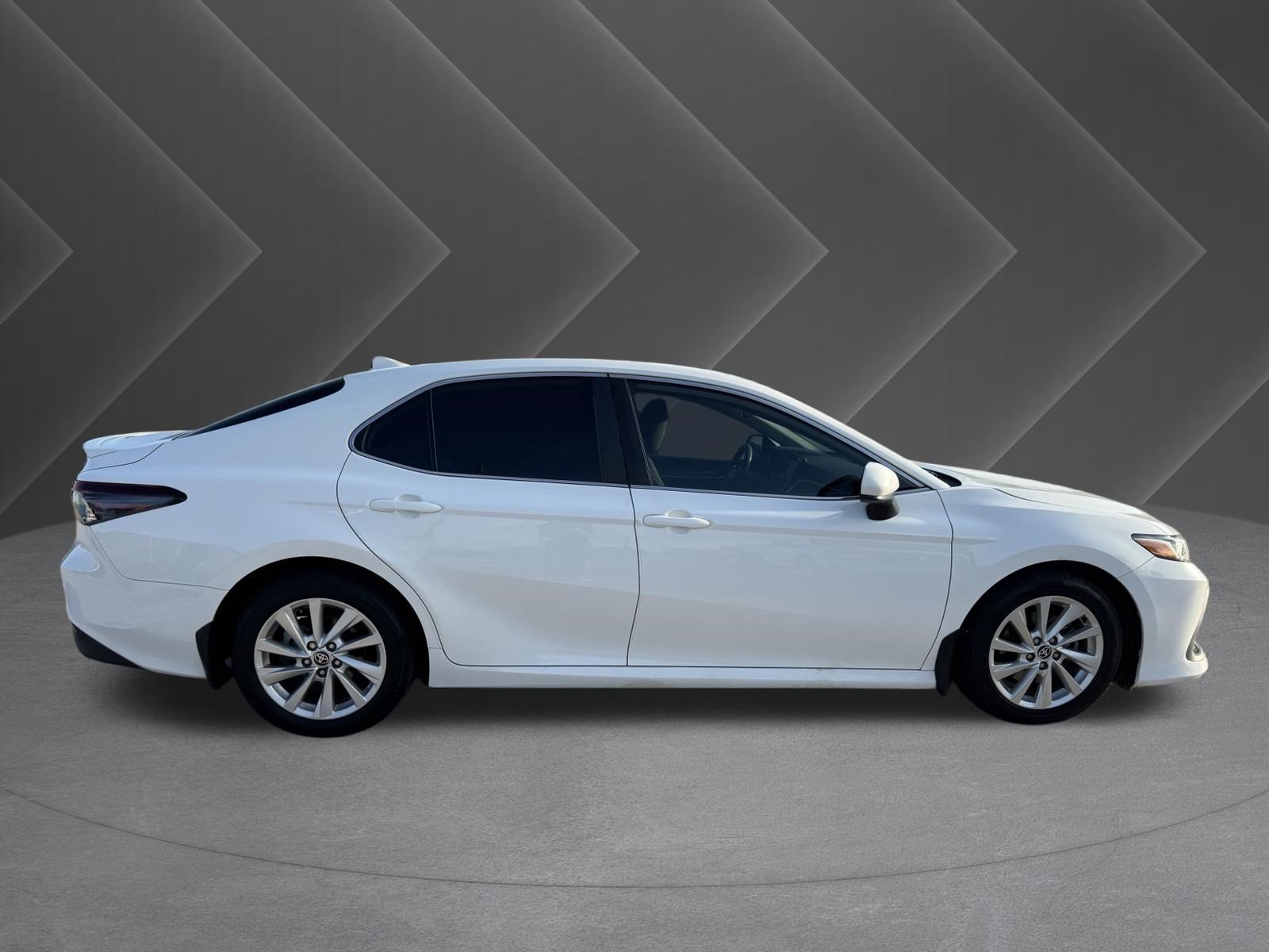 Used 2023 Toyota Camry LE FWD image 5