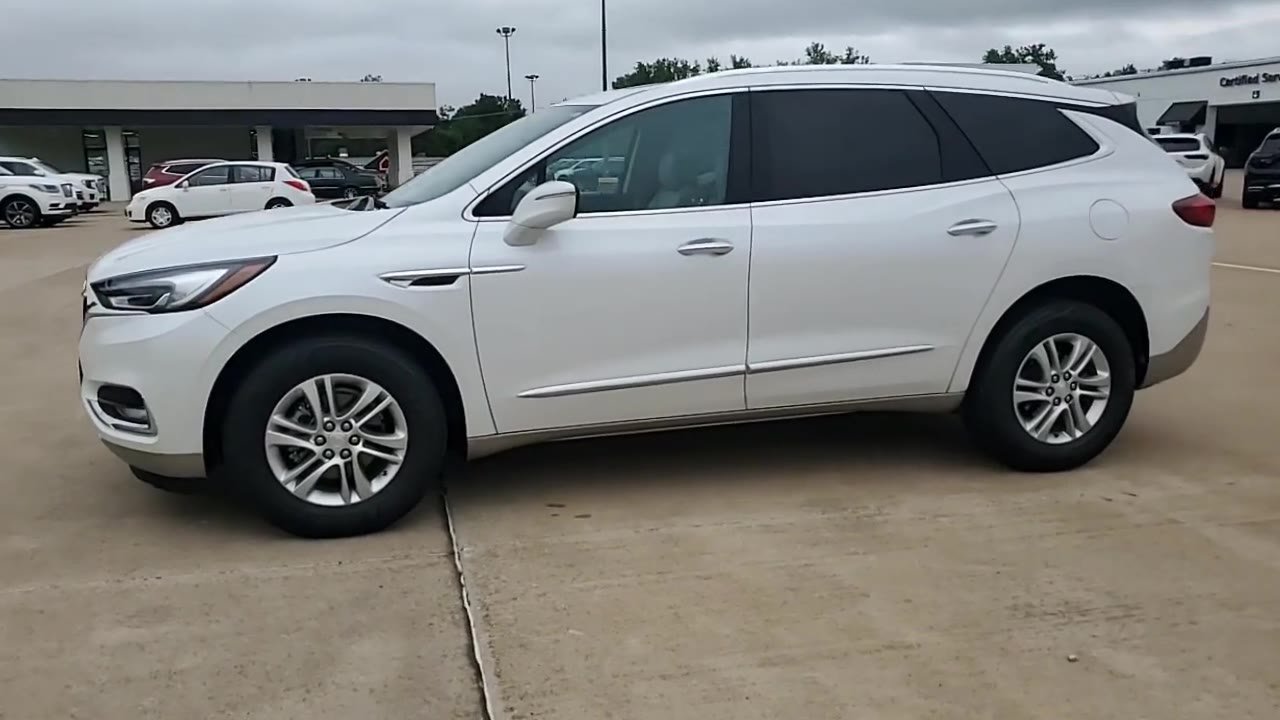 Used 2021 Buick Enclave Essence w/ Sound and Sites Package AWD/4WD image 5