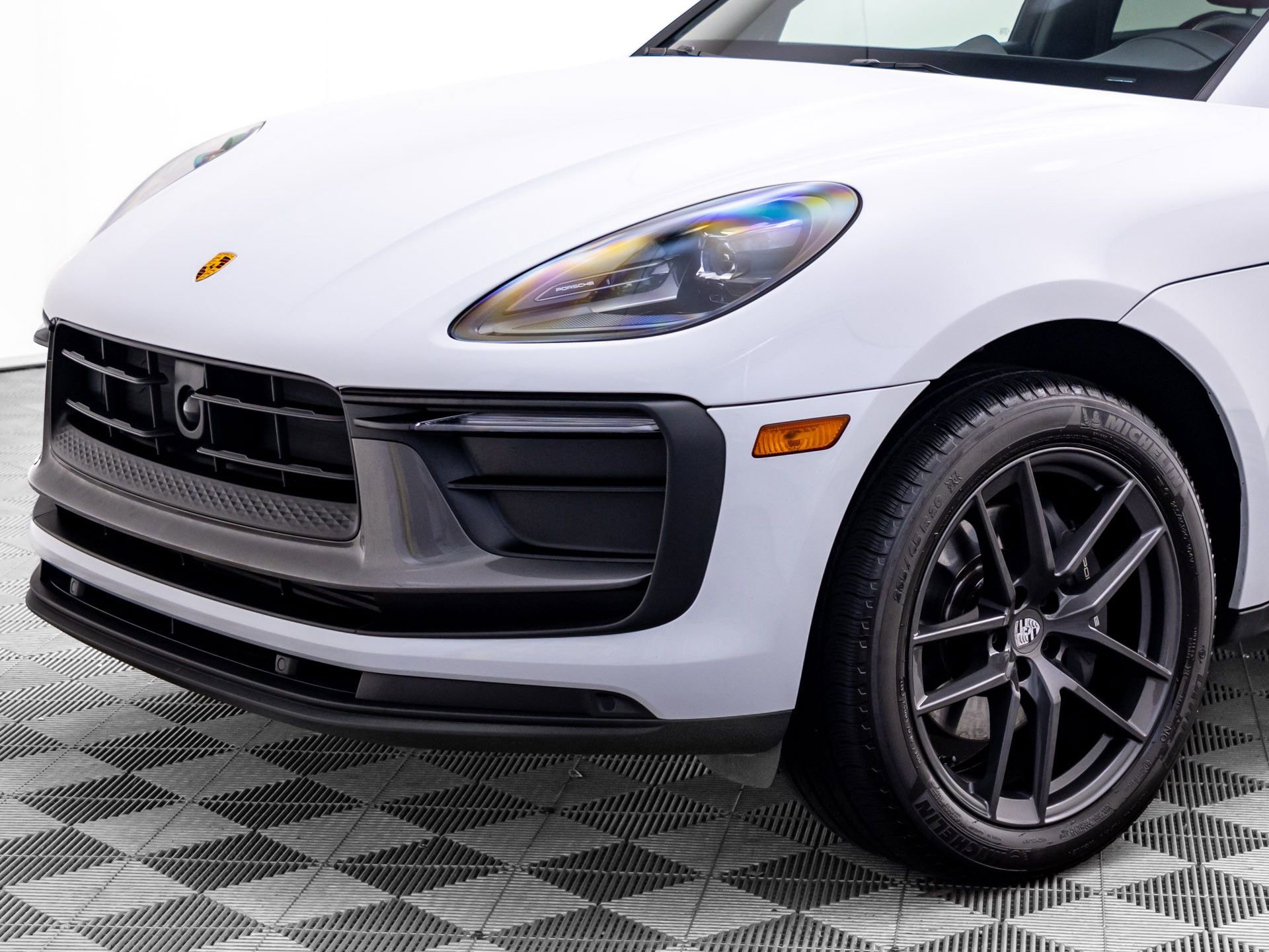 Certified 2023 Porsche Macan Turbo image 35