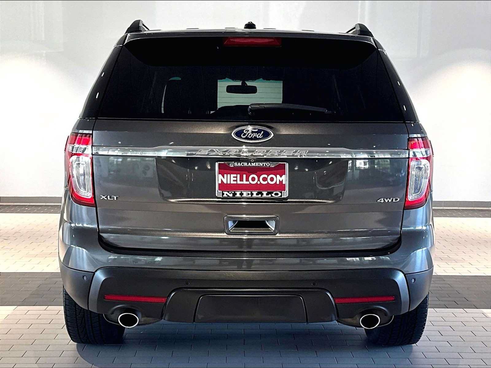 Used 2015 Ford Explorer XLT w/ Equipment Group 202A AWD/4WD image 9