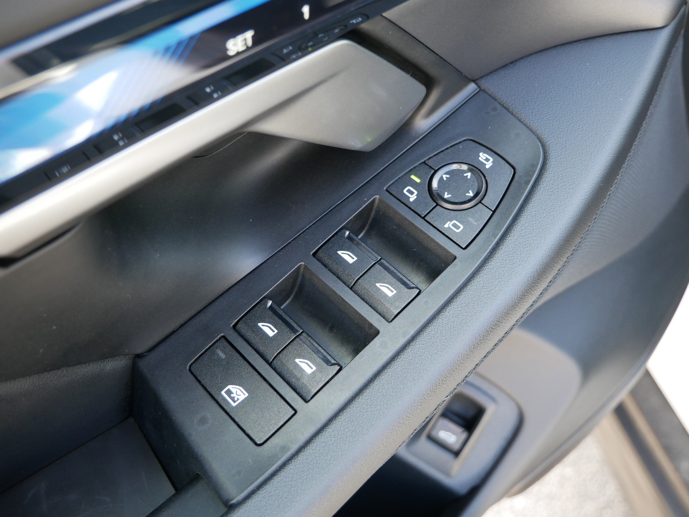 Used 2024 BMW i5 eDrive40i w/ Premium Package image 16