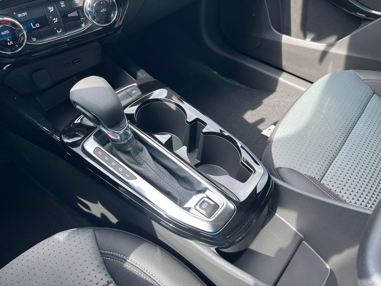 New 2026 Chevrolet Trax LT w/ LT Convenience Package FWD image 24