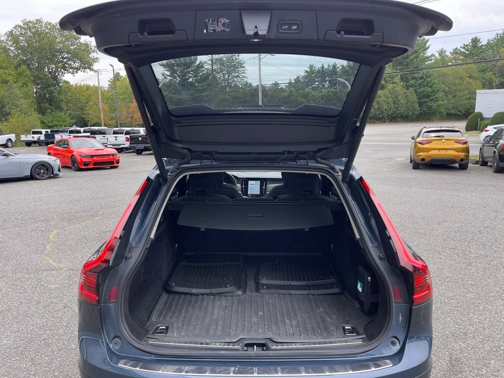 Used 2025 Volvo V90 B6 Cross Country Plus w/ Protection Package Premier AWD/4WD image 12