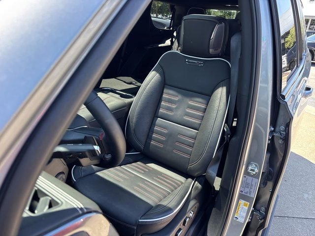 Used 2025 GMC Yukon AT4 Ultimate w/ LPO, Floor Liner Package AWD/4WD image 29