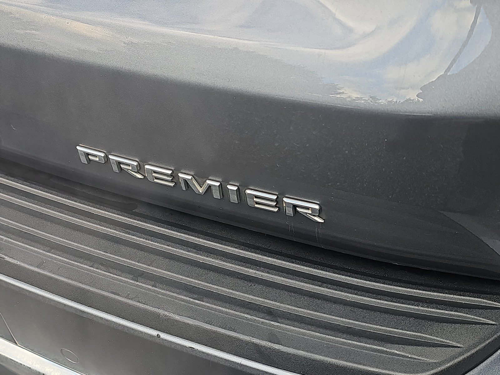 Used 2022 Chevrolet Tahoe Premier AWD/4WD image 9