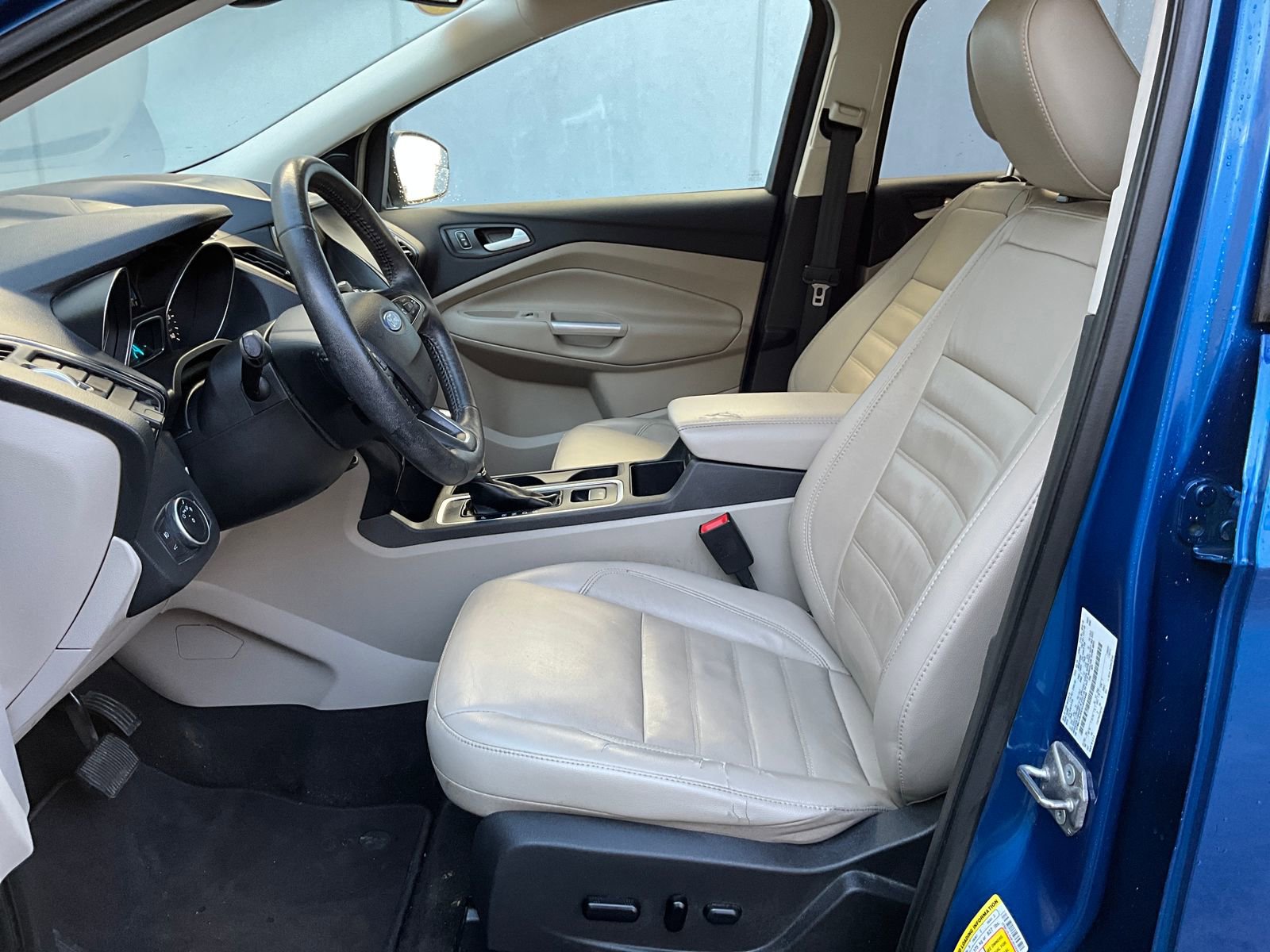 Used 2019 Ford Escape Titanium w/ U9j03 - Titanium Tow Package image 9