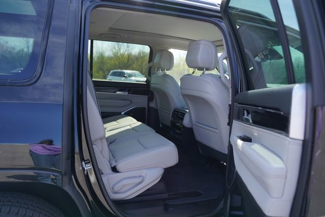 Used 2024 Jeep Wagoneer 4WD w/ Premium Group I image 23