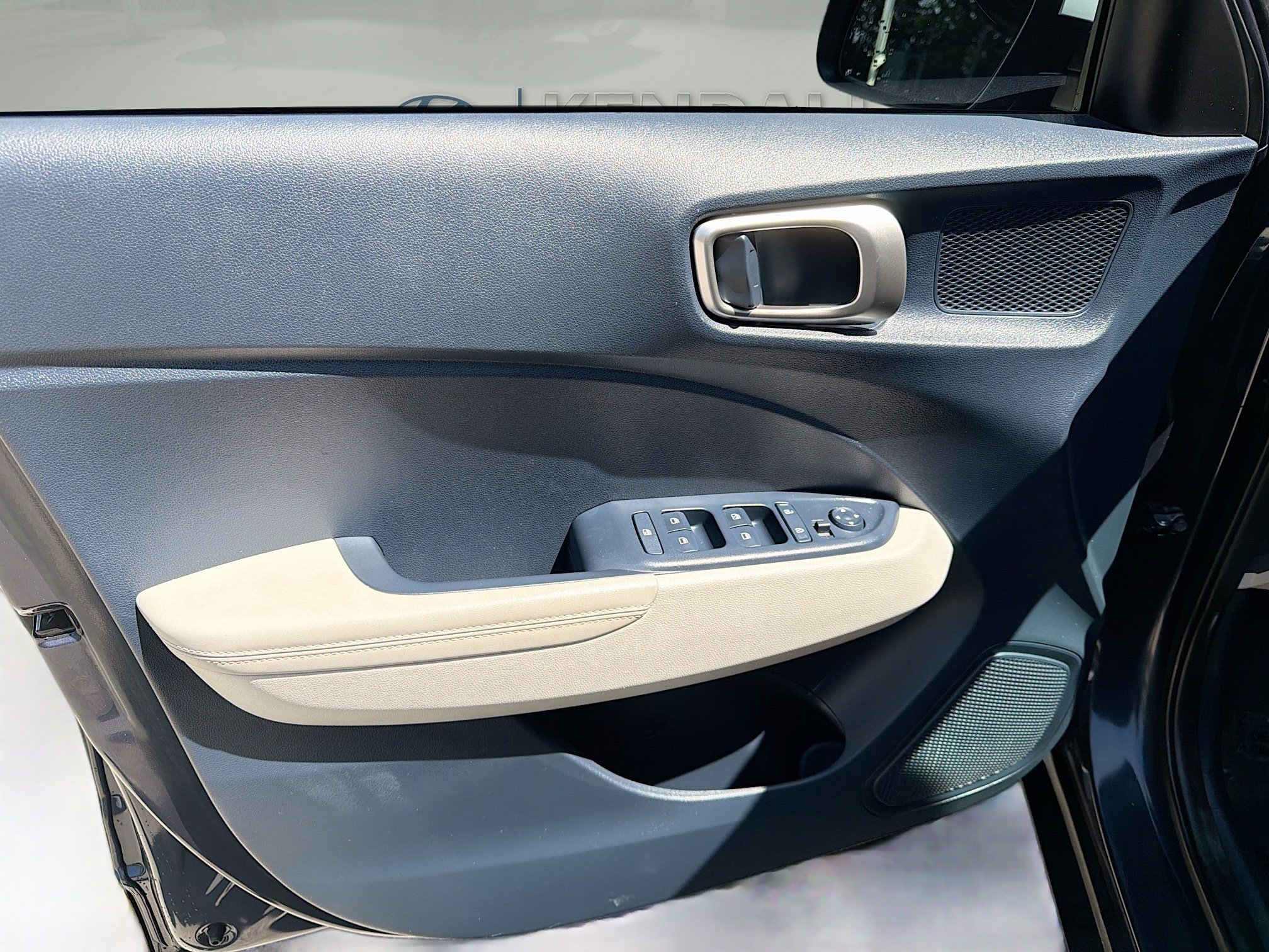 Used 2023 Hyundai Venue Limited image 18