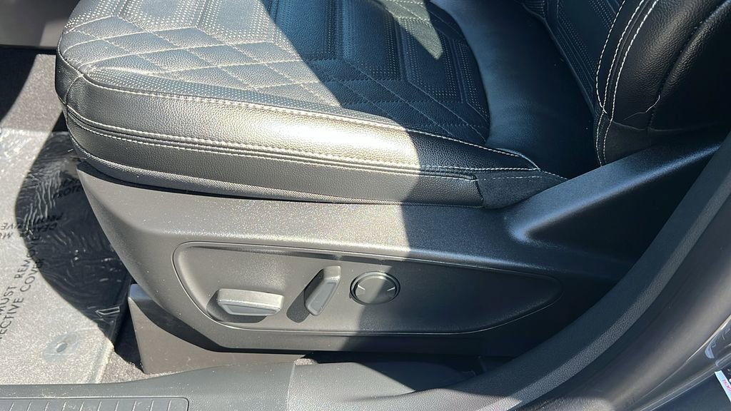 Certified 2023 Ford Escape Platinum w/ Premium Technology Package image 17