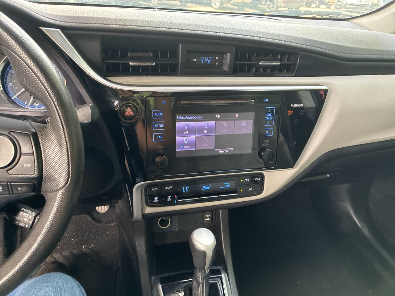 Used 2017 Toyota Corolla LE FWD image 10