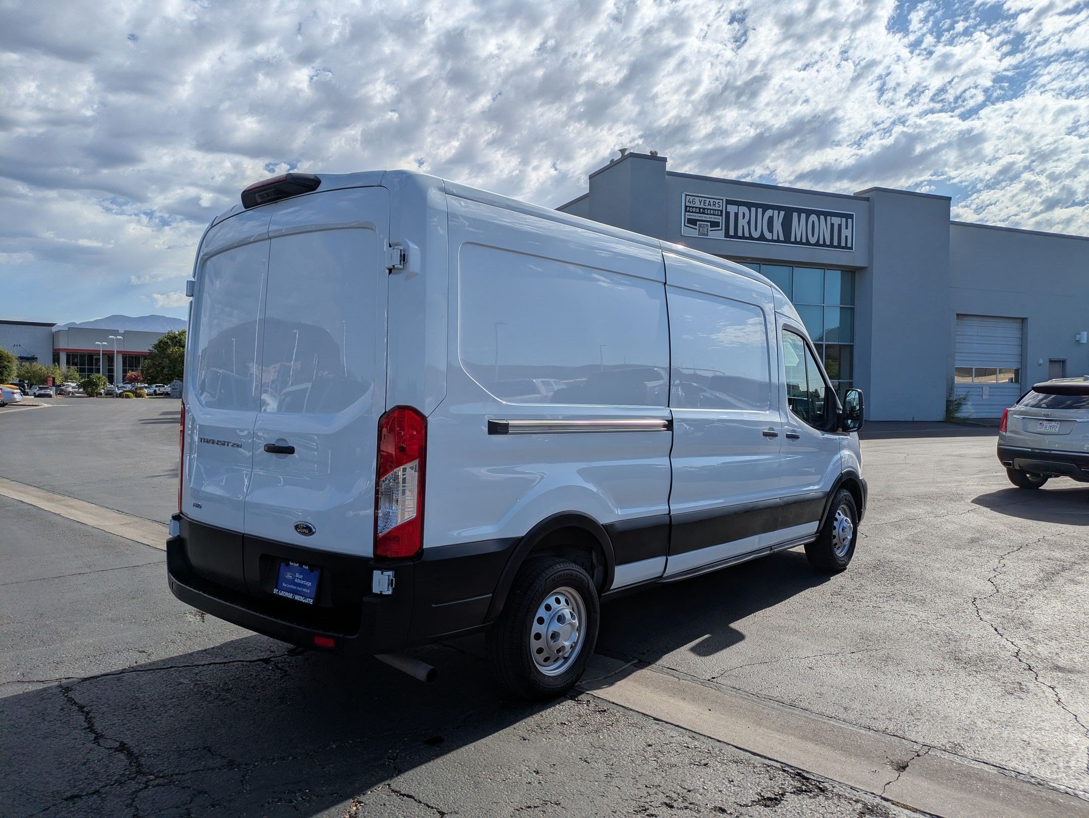 Used 2023 Ford Transit 250 Medium Roof AWD w/ Load Area Protection Package image 4