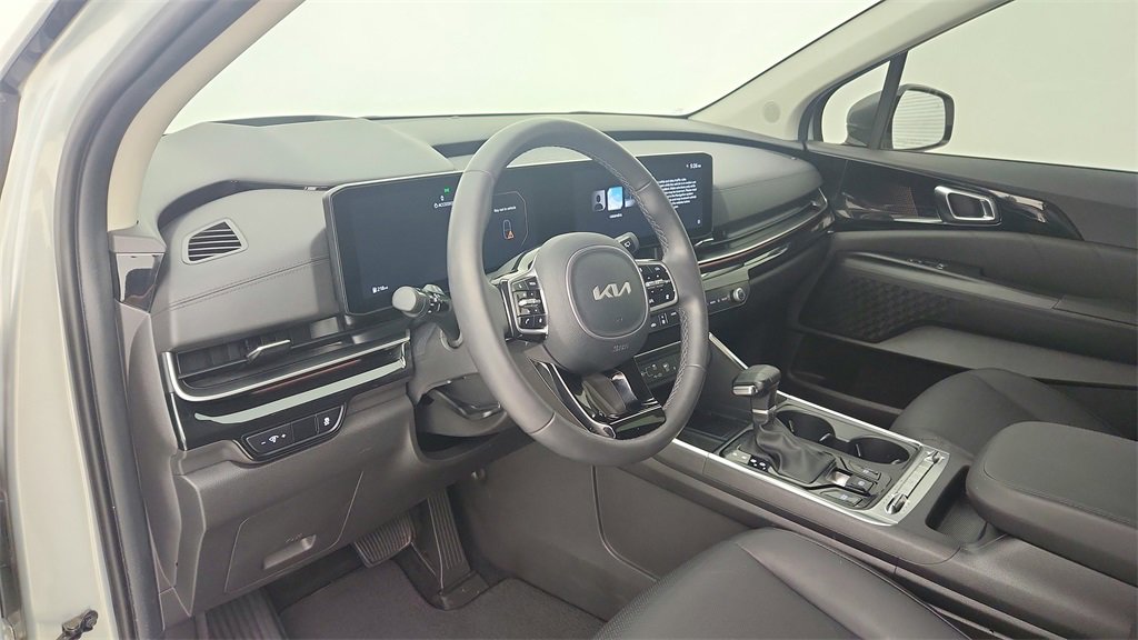Used 2025 Kia Carnival SX Prestige image 14