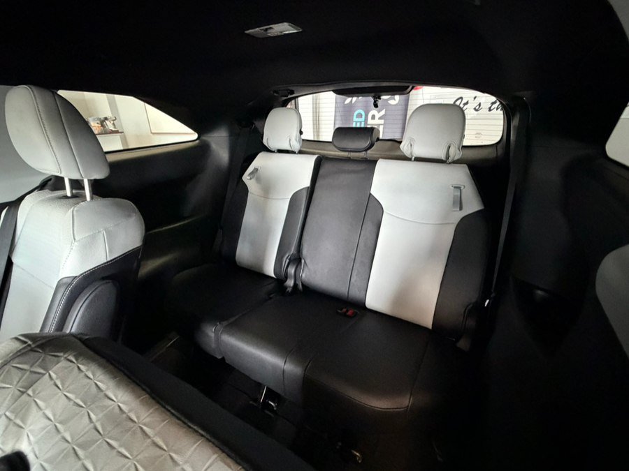 Used 2025 Toyota Sienna XSE FWD image 37