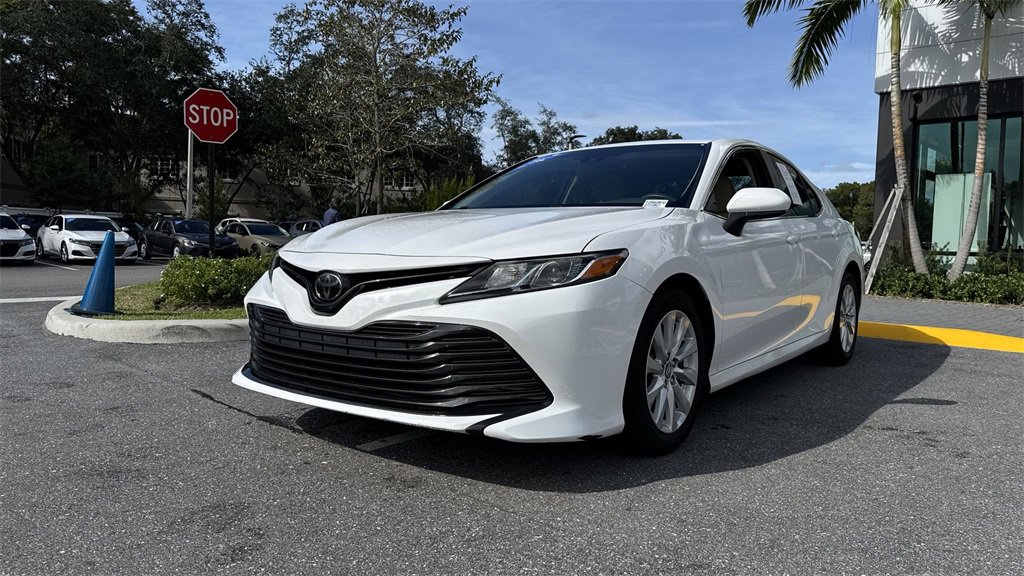 Used 2018 Toyota Camry LE image 32