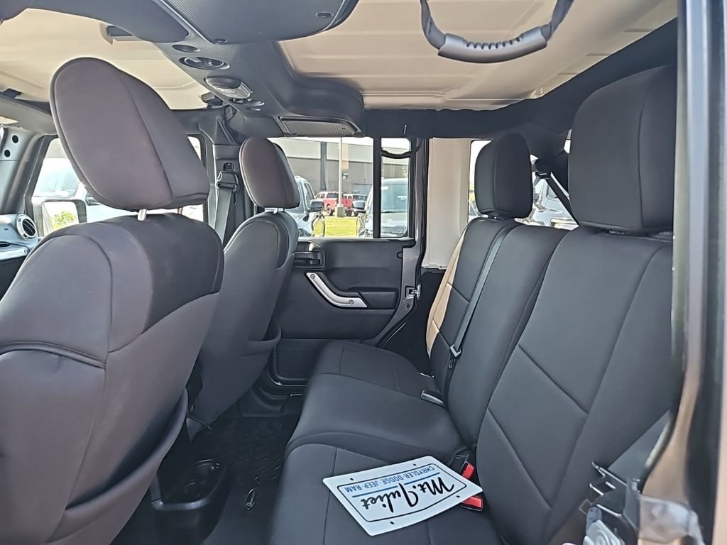 Used 2017 Jeep Wrangler Unlimited Sahara image 14