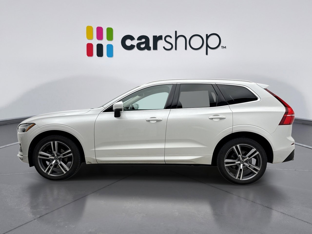 Used 2021 Volvo XC60 T5 Momentum w/ Premium Package image 2
