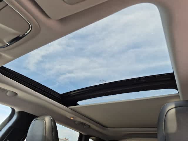 Used 2022 Jeep Cherokee Latitude Lux w/ Sun & Sound Group AWD/4WD image 19