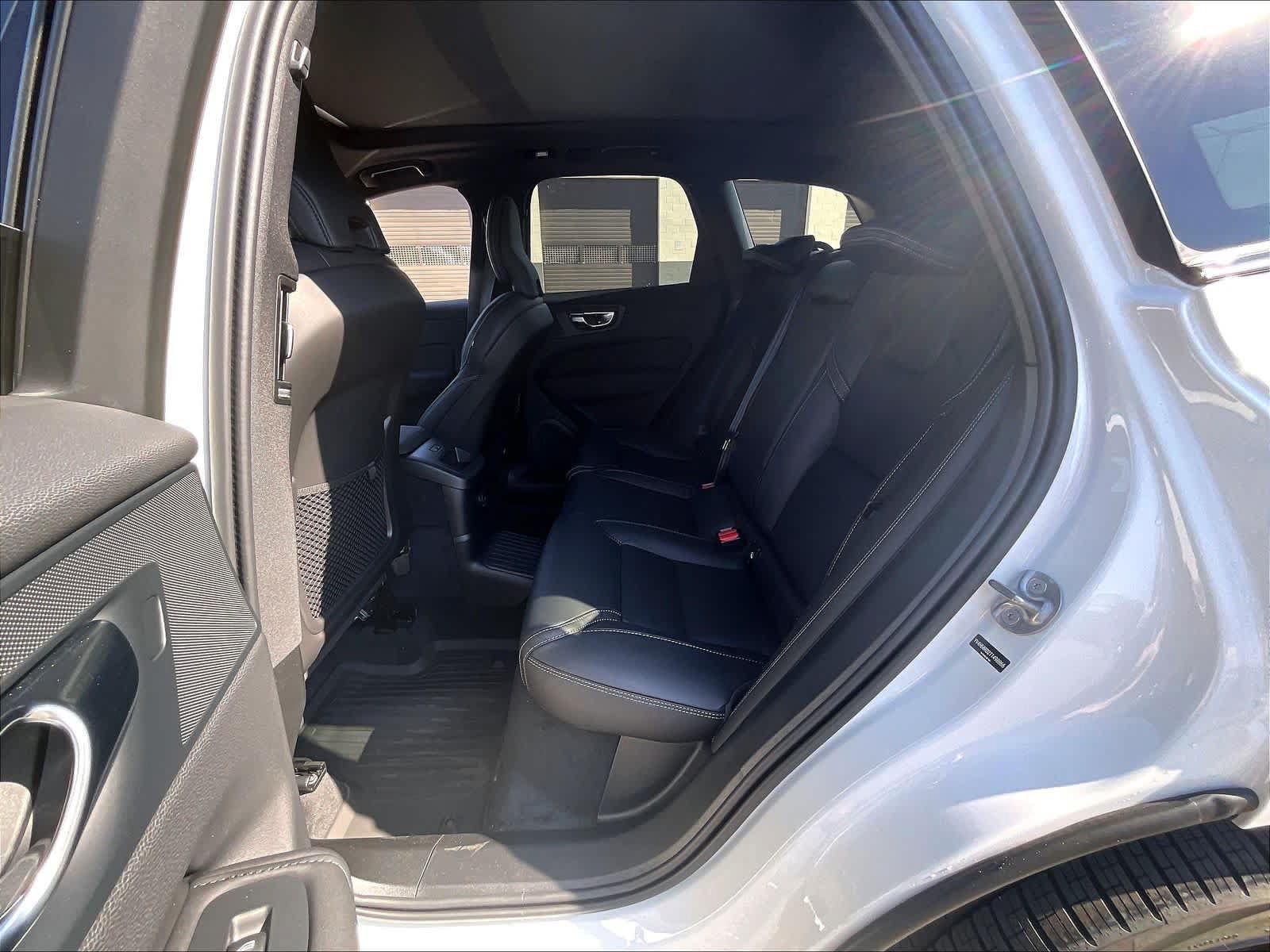 New 2026 Volvo XC60 T8 Ultra w/ Protection Package Premier AWD/4WD image 12