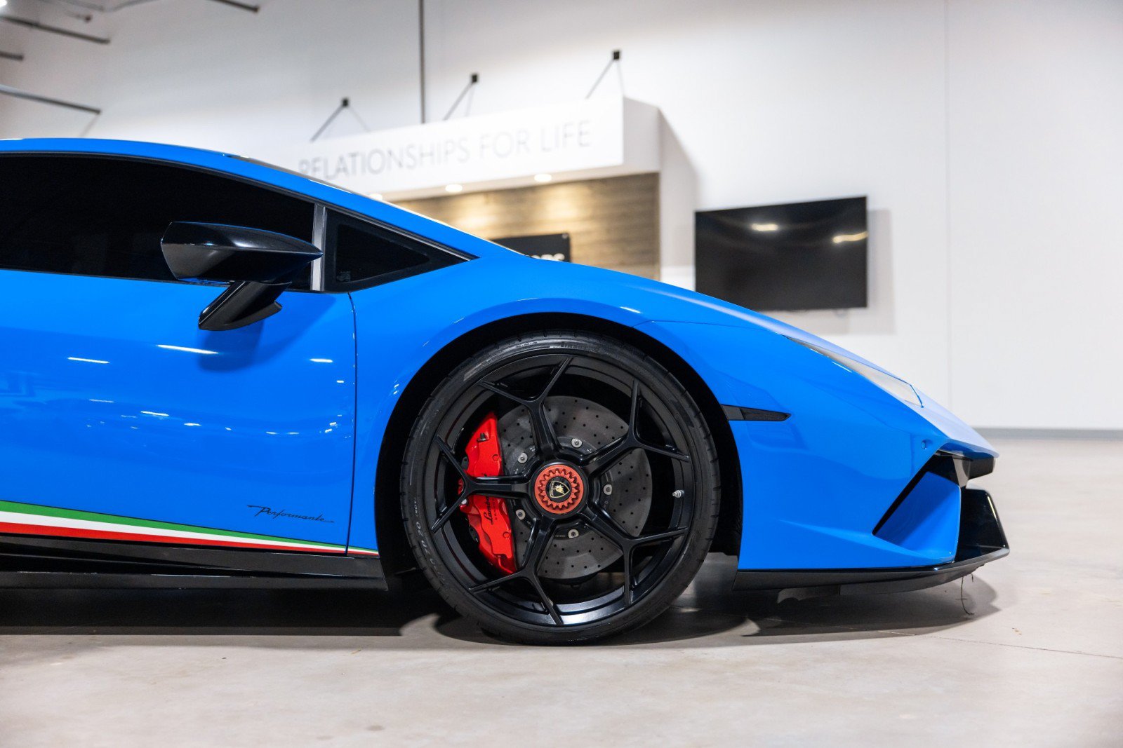 Used 2018 Lamborghini Huracan Performante AWD/4WD image 27
