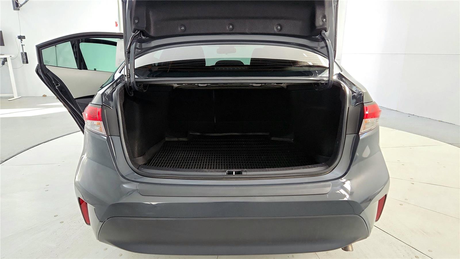 Used 2024 Toyota Corolla LE image 20