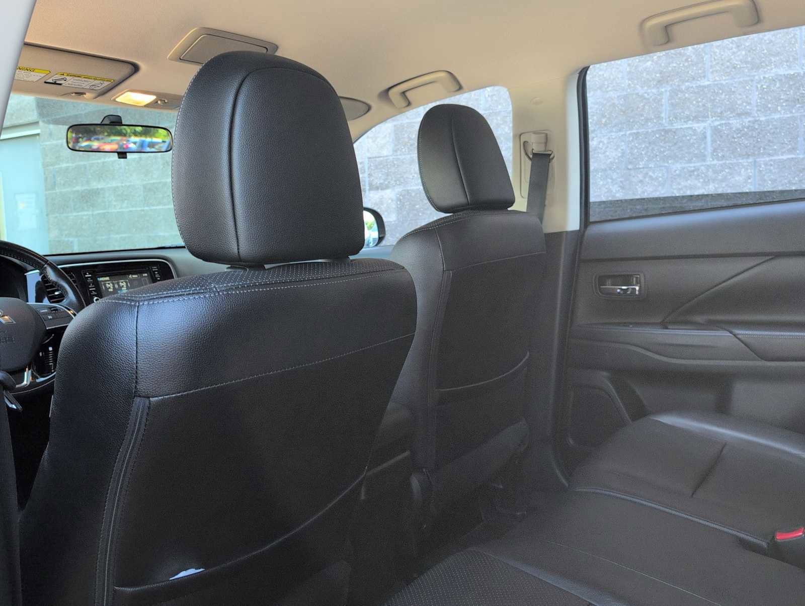 Used 2016 Mitsubishi Outlander SEL AWD/4WD image 18