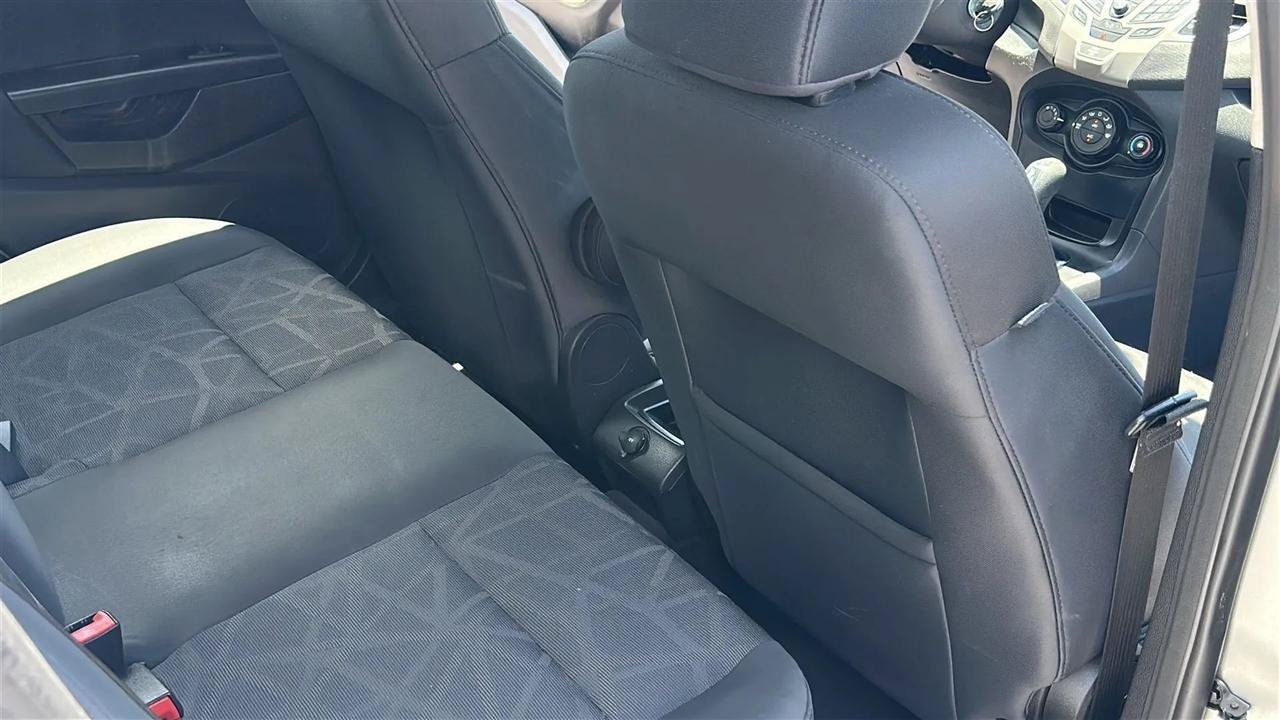 Used 2012 Ford Fiesta SE FWD image 30