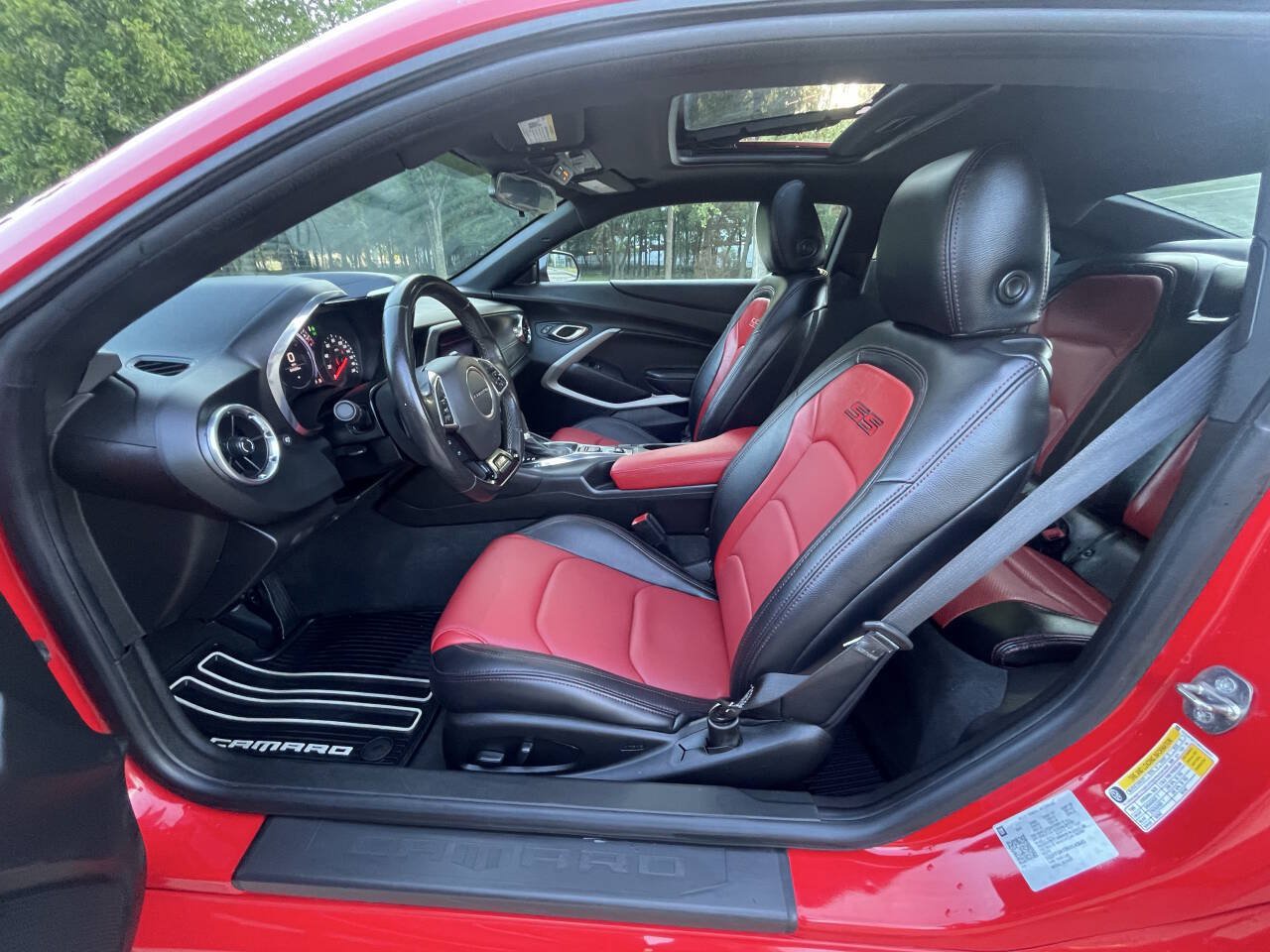 Used 2019 Chevrolet Camaro SS w/ Black Appearance Package RWD image 10