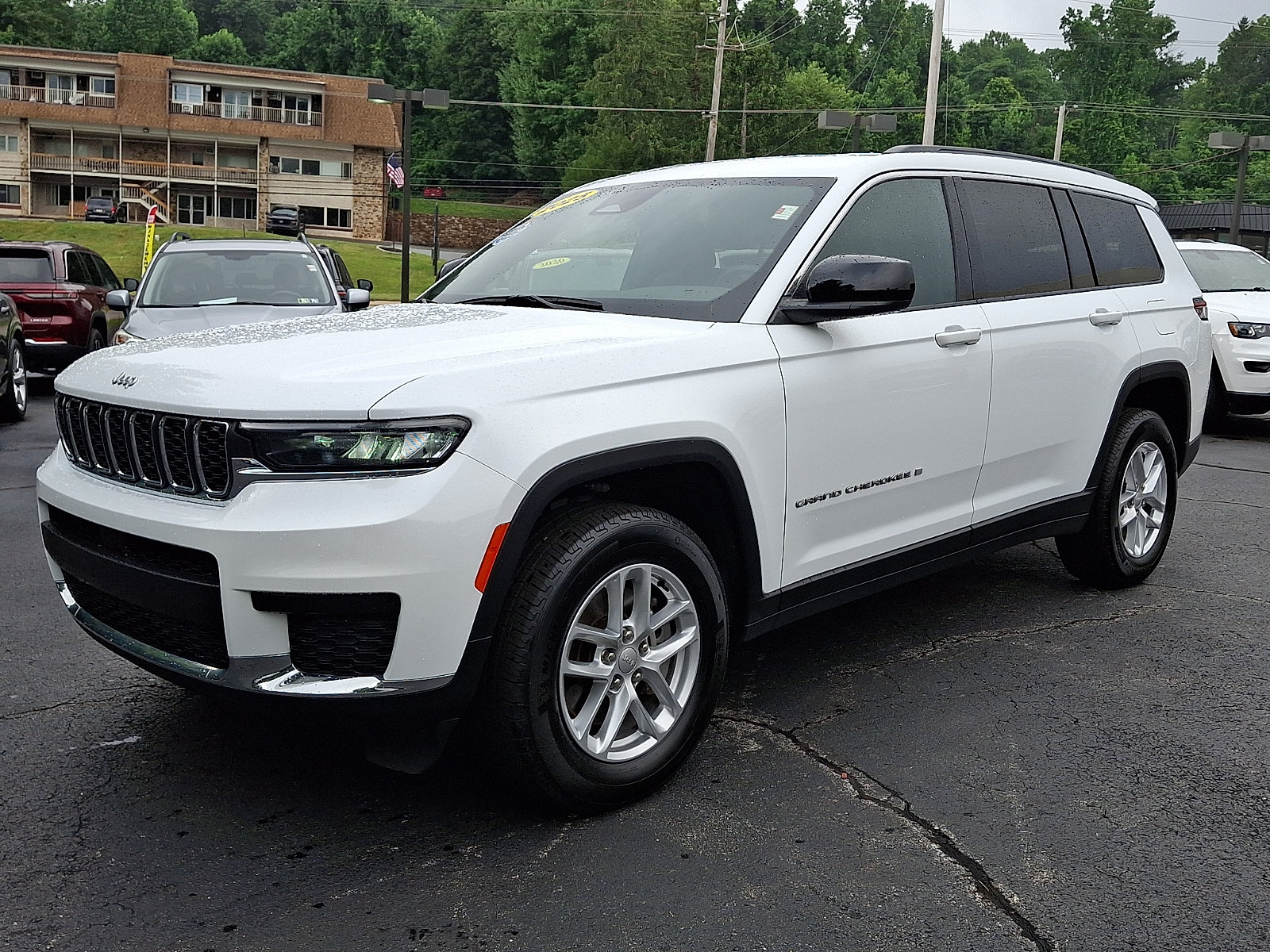Certified 2025 Jeep Grand Cherokee L Laredo w/ Trailer Tow Package AWD/4WD image 3
