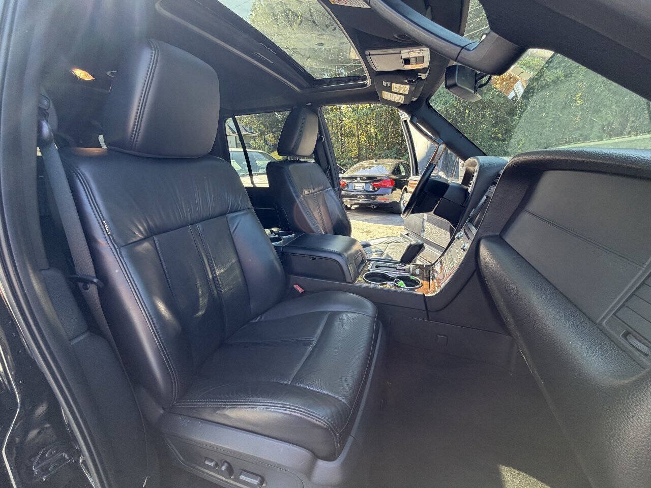 Used 2015 Lincoln Navigator L 2WD image 21