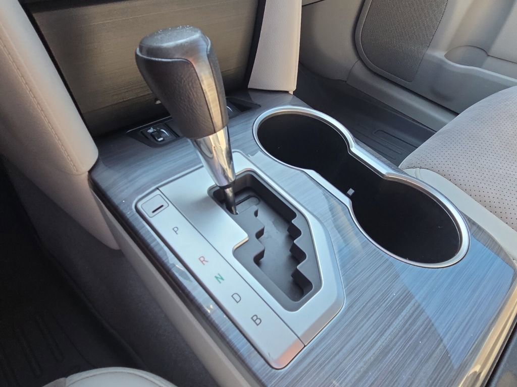 Used 2012 Toyota Camry XLE w/ Leather Pkg FWD image 21