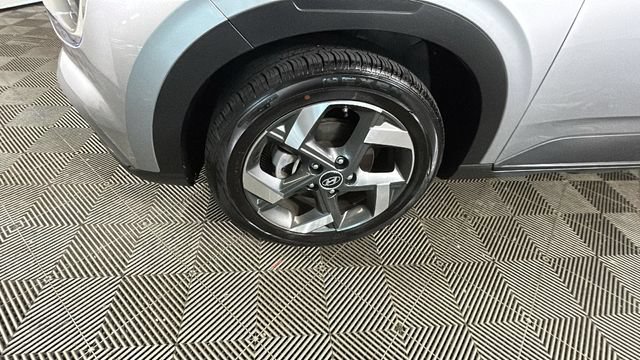 Certified 2023 Hyundai Venue SEL FWD image 9