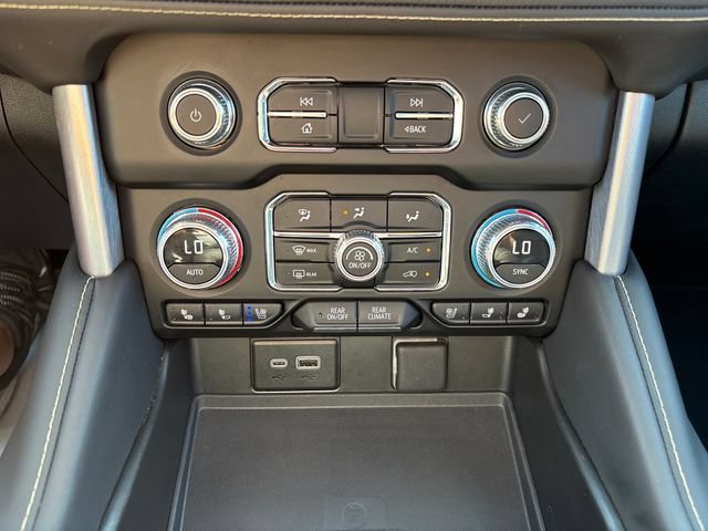 Used 2024 GMC Yukon XL SLT w/ SLT Luxury Package AWD/4WD image 18