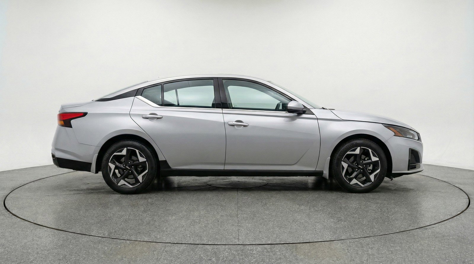 Used 2025 Nissan Altima 2.5 SV image 11