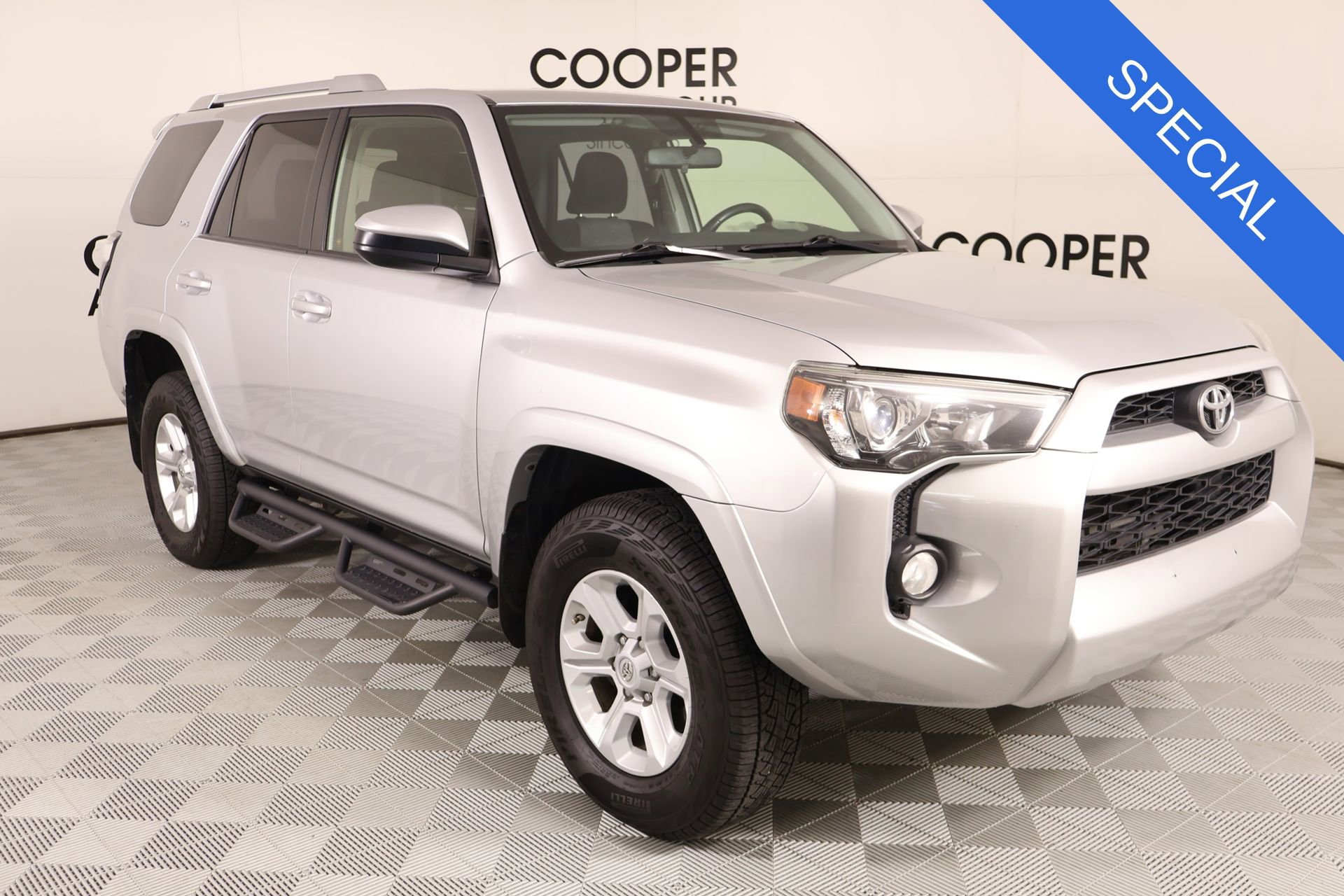 Used 2016 Toyota 4Runner SR5 AWD/4WD image 1