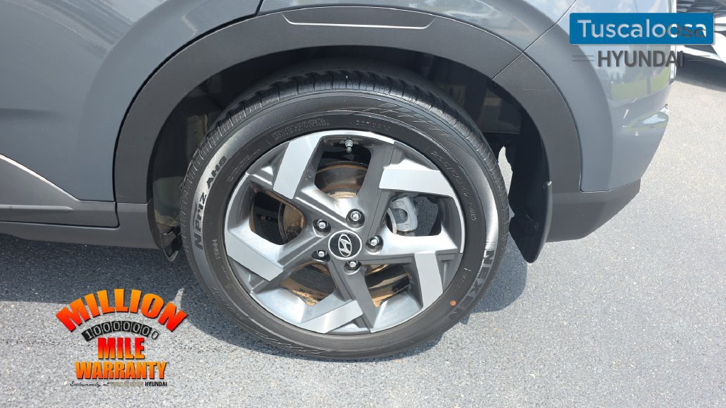 Used 2023 Hyundai Venue SEL FWD image 11