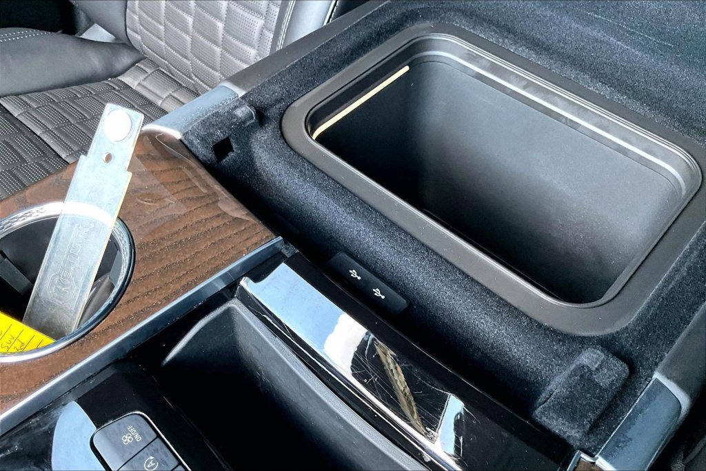Certified 2025 Cadillac Escalade Sport Platinum w/ LPO, ONYX Package AWD/4WD image 16