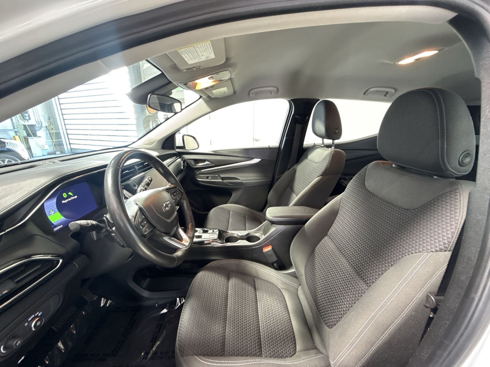 Used 2023 Chevrolet Bolt EUV LT w/ Comfort Package FWD image 14