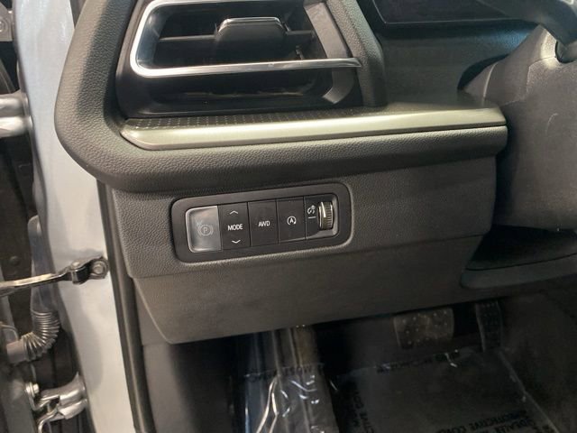 Used 2025 Chevrolet Traverse LT AWD/4WD image 12