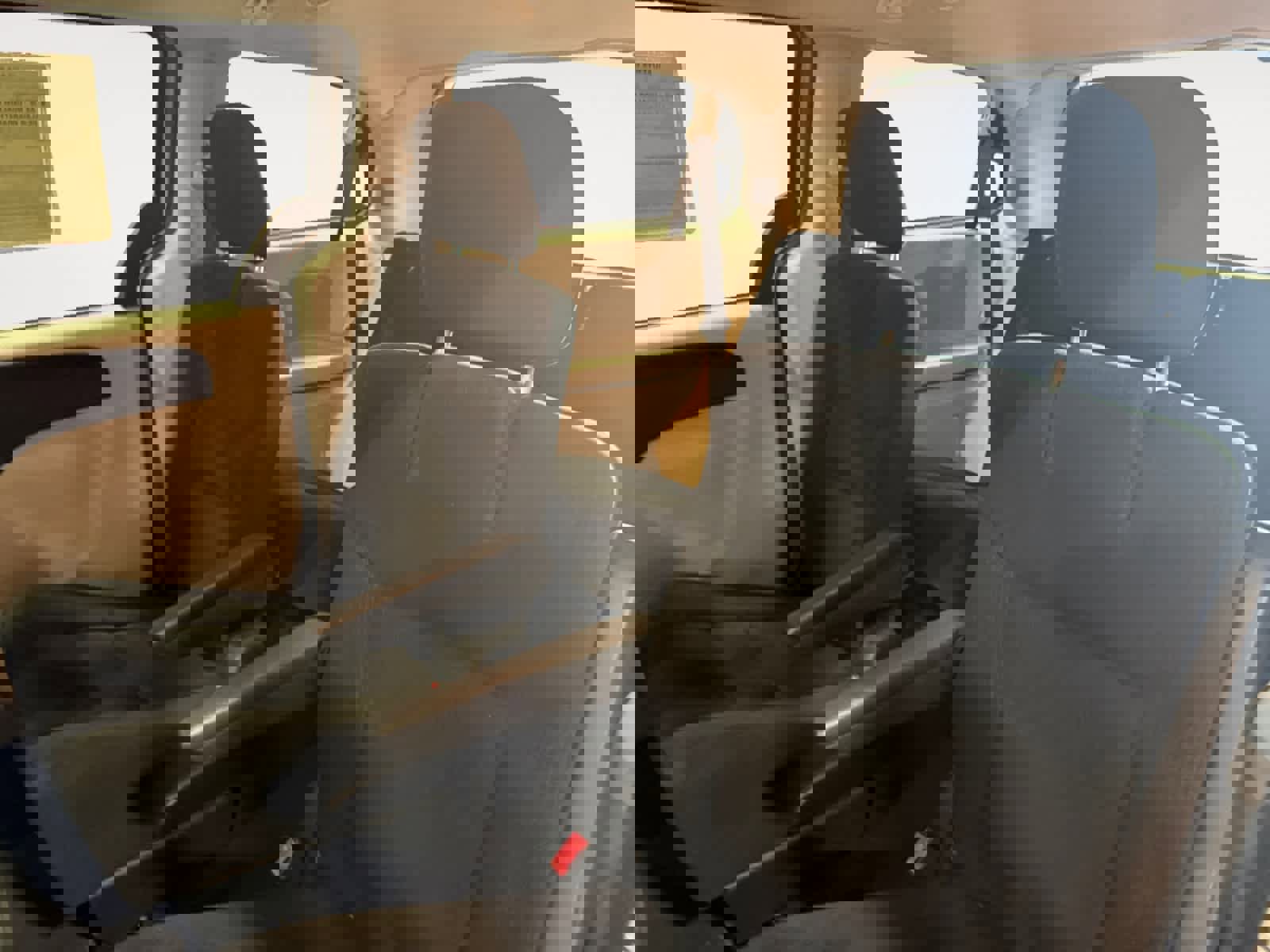 Used 2015 Dodge Grand Caravan SXT w/ UConnect Hands-Free Group image 14