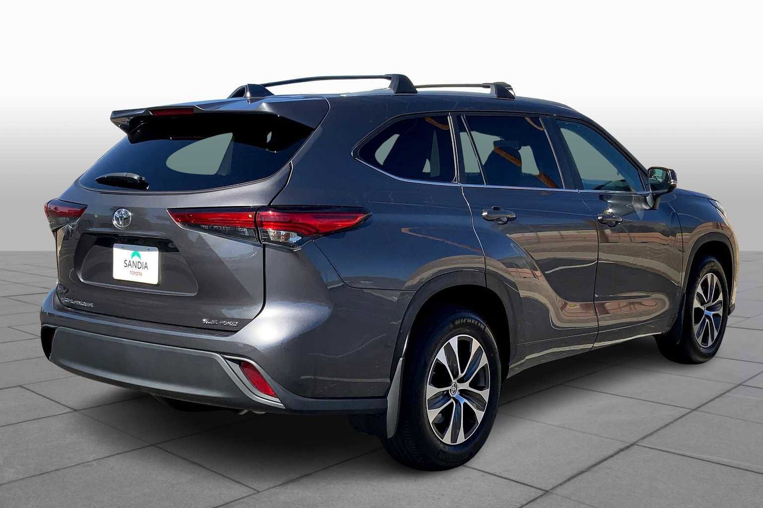 Certified 2023 Toyota Highlander XLE image 11