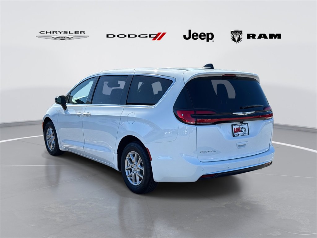 New 2026 Chrysler Pacifica Select image 5
