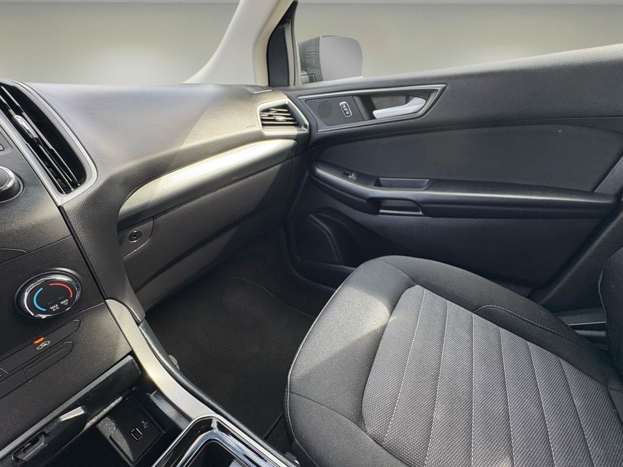 Used 2019 Ford Edge SE image 23