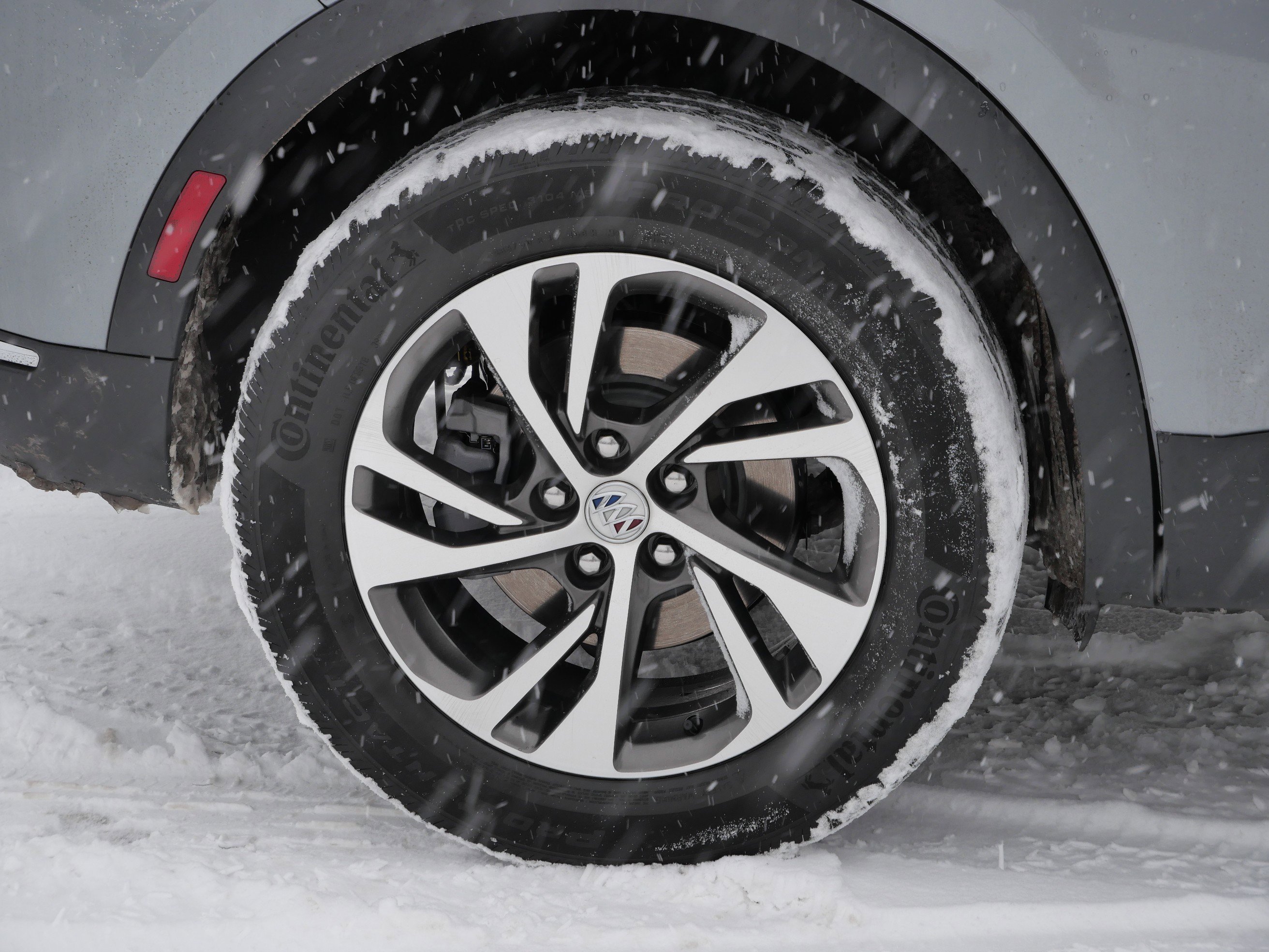 Used 2023 Buick Envision Essence image 11