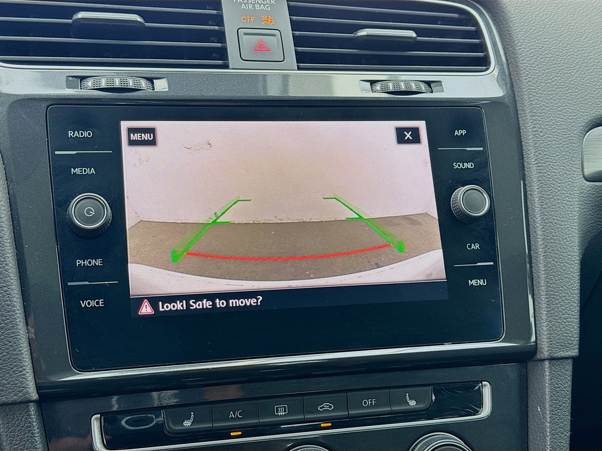 Used 2019 Volkswagen Golf SE w/ Driver Assistance Package image 10