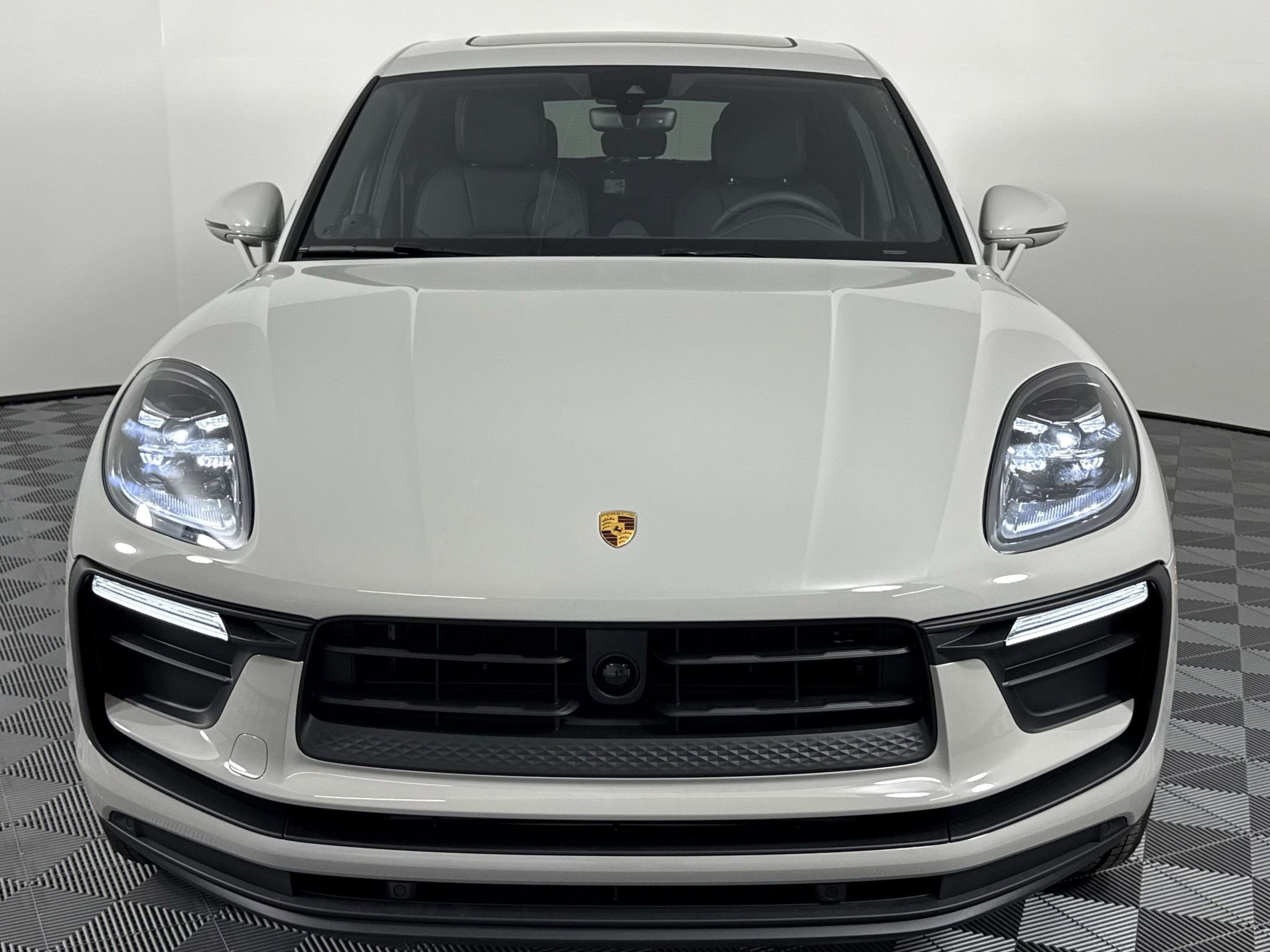 New 2025 Porsche Macan image 6