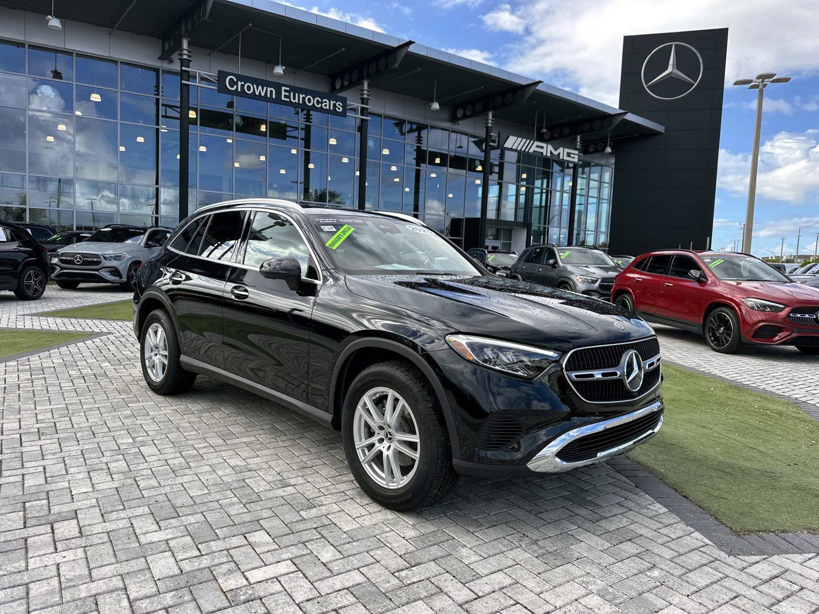 Used 2025 Mercedes-Benz GLC 300 image 2