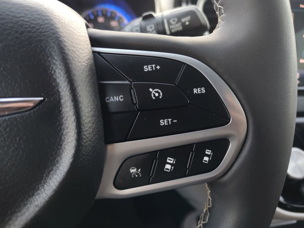 Used 2023 Chrysler Pacifica Touring-L image 24