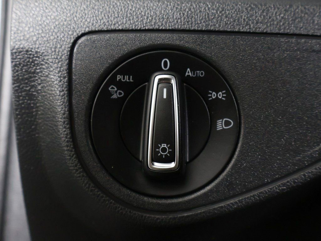 Used 2022 Volkswagen Atlas Cross Sport SE image 38