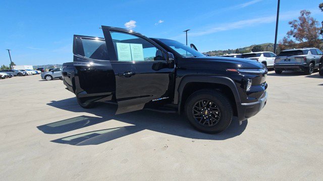 Used 2025 Chevrolet Silverado EV LT w/ LT Premium Package AWD/4WD image 2